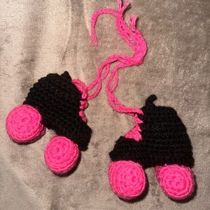 Crotchet skates